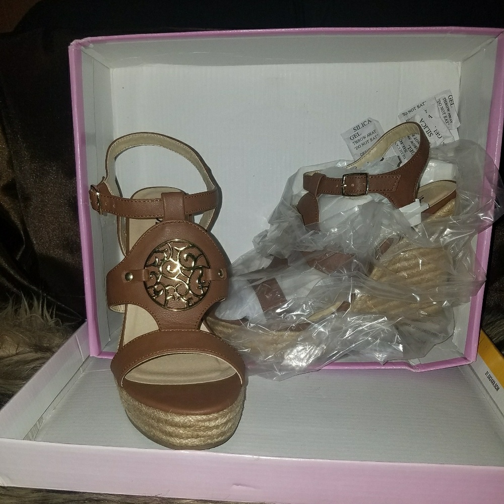 SODA Medallion Wedges